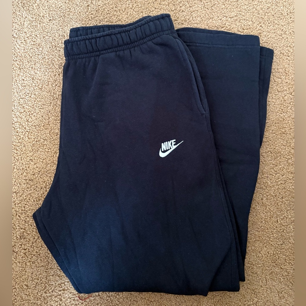Nike Men’s black Jogger Pants